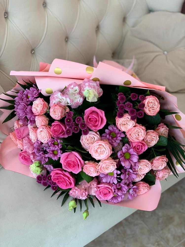 Букет цветов из: Хризантемы, Розы и Лизиантусы в Шаранге