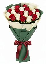 Букет Микс из красных и белых роз в Шаранге