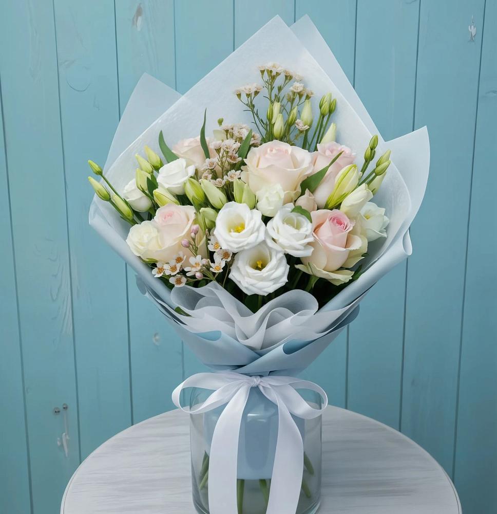 Букет цветов из: Розы и Лизиантусы в Шаранге