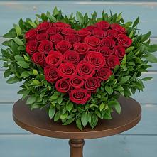 Цветочная композиция из Розы в виде сердца в Шаранге