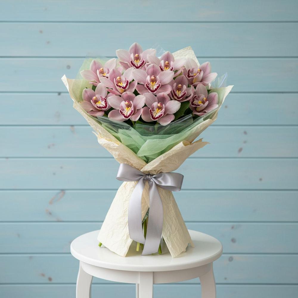 Букет цветов из: Орхидеи и Розы в Шаранге