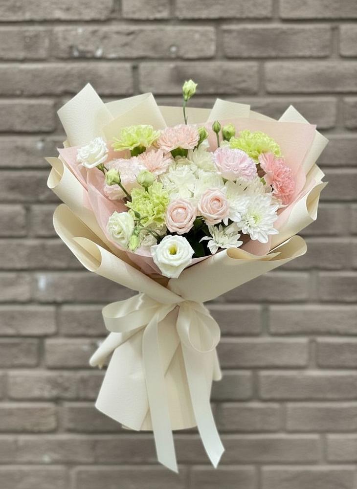 Букет цветов из: Гвоздики, Розы, Лизиантусы и Хризантемы в Шаранге