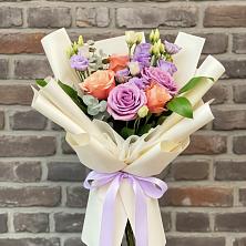 Букет цветов из:  Лизиантусы и Розы в Шаранге