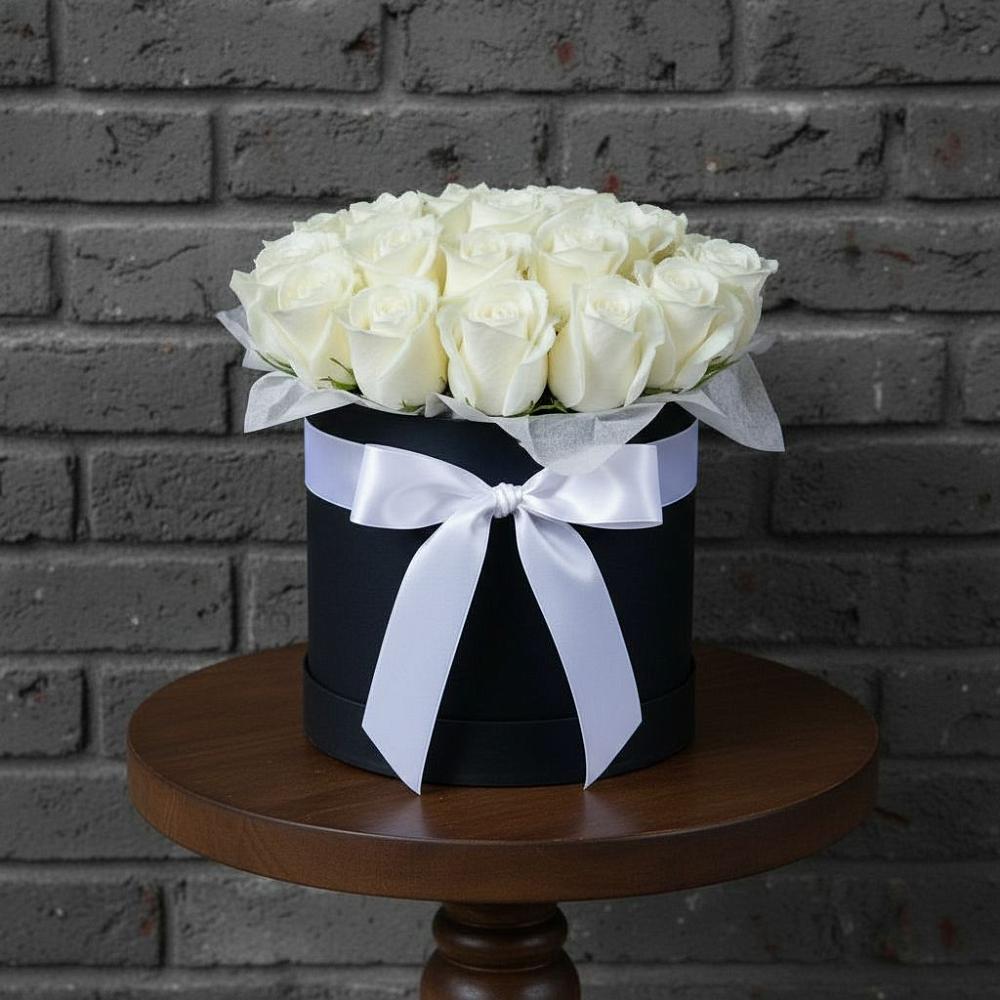 Цветочная композиция из Розы в шляпной коробке в Шаранге