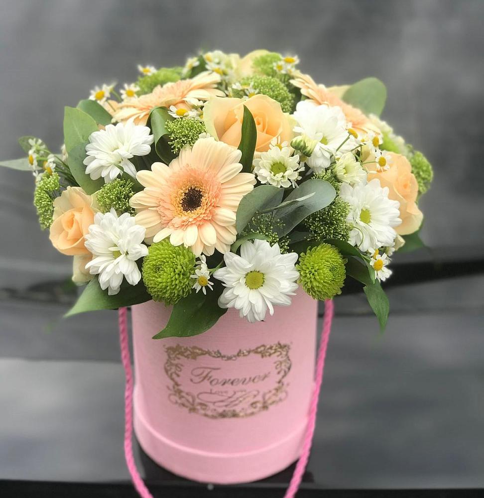 Цветочная композиция из Розы, Герберы и Хризантемы в шляпной коробке в Шаранге