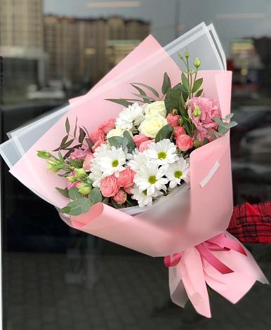 Букет цветов из: Розы, Лизиантусы и Хризантемы в Шаранге